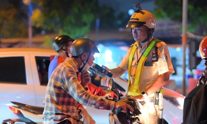 Bị CSGT phạt vì nồng độ cồn 