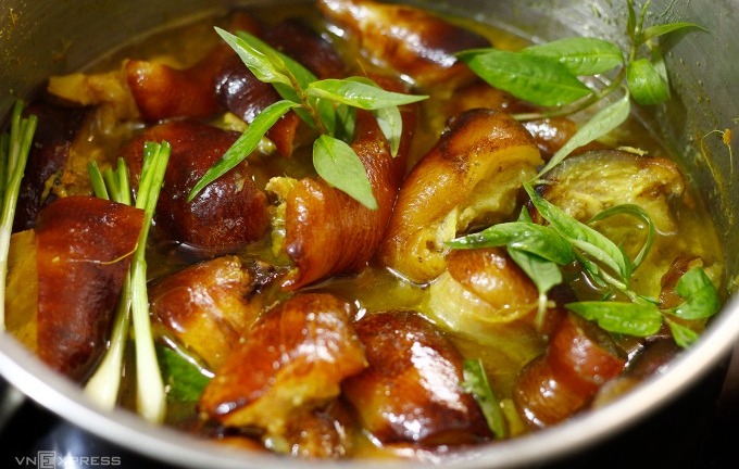 Cách làm thịt chân giò giả cầy thơm ngon