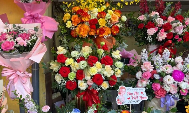 Hà Nội : Sôi động thị trường hoa, quà tặng trước lễ 20/10