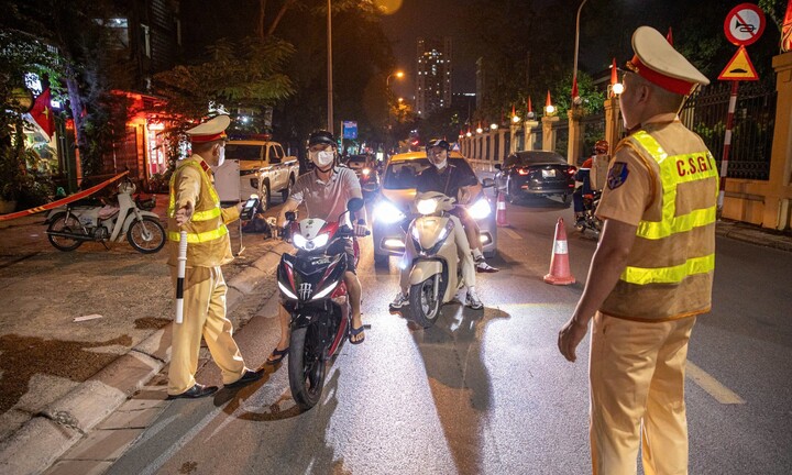 Phát hiện xử lý gần 4000 trường hợp vi phạm nồng độ cồn ngày đầu tổng kiểm soát