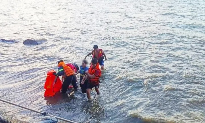 Người phụ nữ buồn chuyện gia đình, để đôi dép trên cầu, trầm mình xuống sông Thị Nại