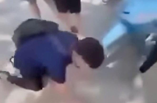 Vụ nam sinh bị nhóm 6 người đánh, ép bò giữa đường ở Hà Nội: Nhà trường nói gì?