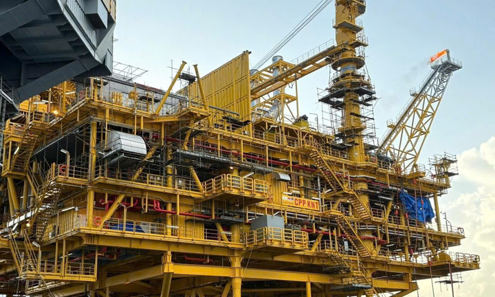 Dự án phát triển mỏ Kình Ngư Trắng - Kình Ngư Trắng Nam chính thức đón dòng dầu thương mại đầu tiên