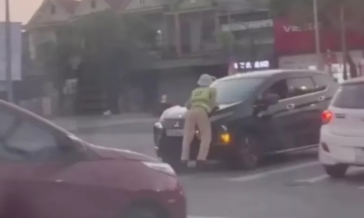 Danh tính tài xế không chấp hành hiệu lệnh khiến CSGT bị hất lên nắp capo