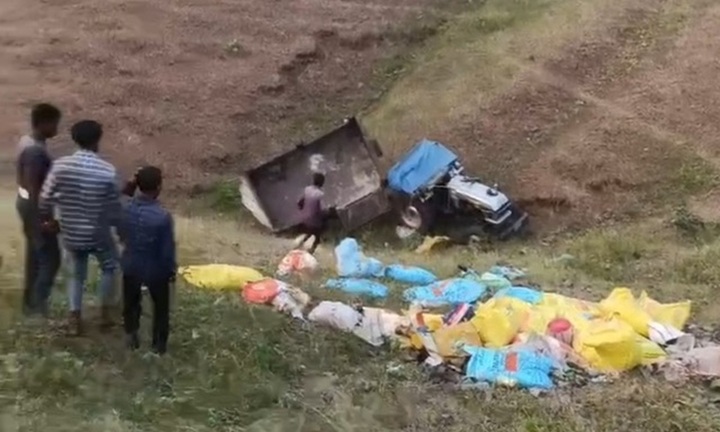 Hiện trường vụ tai nạn giao thông nghiêm trọng: Máy cày lao xuống vực, 3 người thiệt mạng, 22 người bị thương