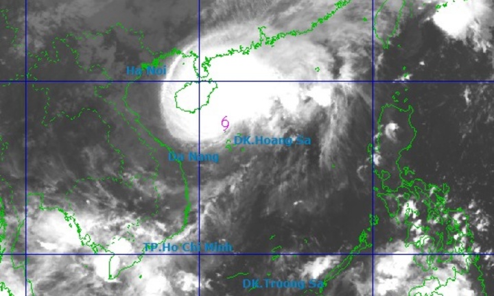 Tin bão mới nhất: Bão Thần Gió giật cấp 12, cách Đà Nẵng 380km
