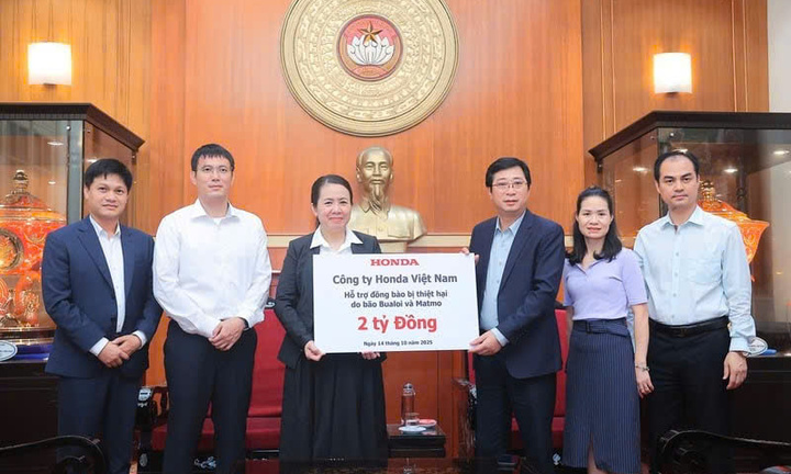 Honda Việt Nam hỗ trợ 2 tỷ đồng cho người dân vùng bị ảnh hưởng bởi bão số 10 và bão số 11