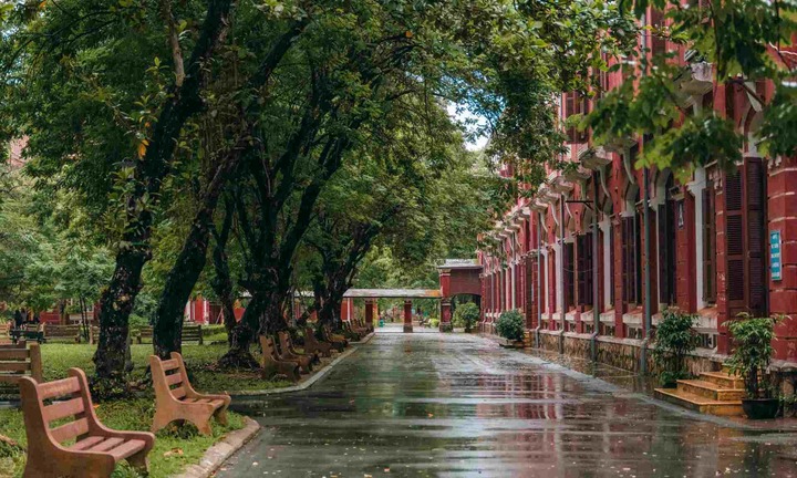 Khám phá ngôi trường 8 lần đón cầu truyền hình, 3 lần vô địch Olympia, kiến trúc đẹp tựa châu Âu