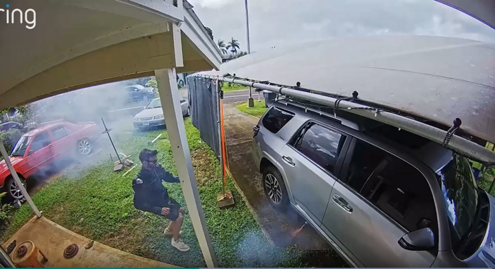 Clip: Thót tim cảnh pháo hoa trượt khỏi ống phóng, lao như tên lửa vào gầm xe và cái kết đoán trước được