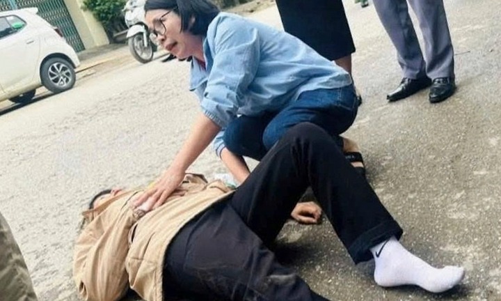 Trên đường đi họp về, nữ giám đốc bệnh viện dừng xe khẩn cấp, cứu người bị tai nạn