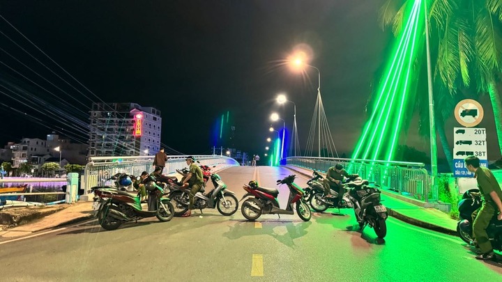 Truy xét nghi phạm đâm gục hai anh em giữa cầu Dục Thanh ở Lâm Đồng