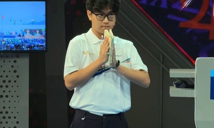 Tin tức giáo dục 24h: Hà Nội trao bằng khen đột xuất cho nam sinh vô địch Đường lên đỉnh Olympia