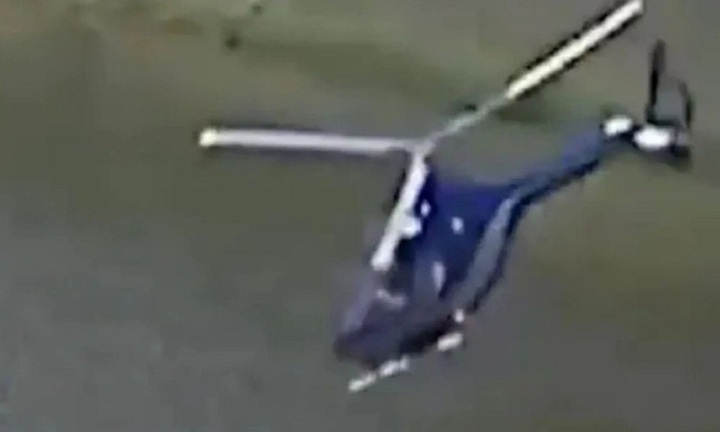 Clip: Khoảnh khắc trực thăng mất kiểm soát, lao thẳng xuống hồ