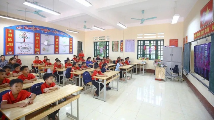 Tin tức giáo dục 24h: 100% trường phổ thông dạy tiếng Anh bắt buộc từ lớp 1