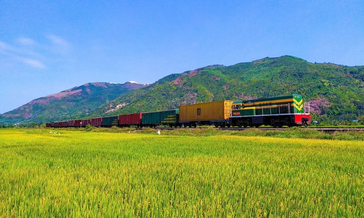 Đường sắt tiếp tục vận chuyển miễn phí hàng hóa cứu trợ