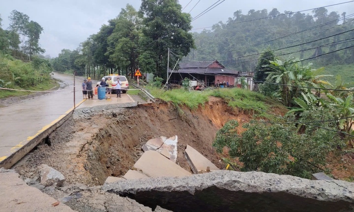 Còn 46 điểm tắc đường do mưa lũ lớn ở Trung Bộ