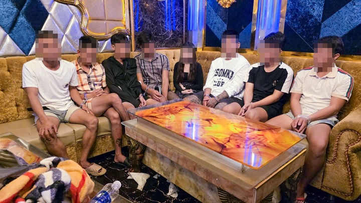 Phát hiện 25 nam nữ thanh niên tổ chức