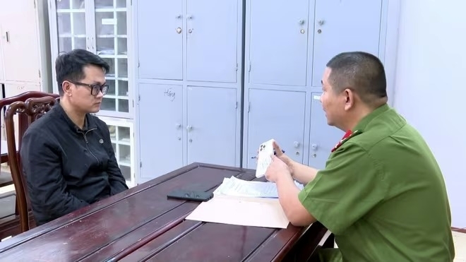 Bắt Đặng Thanh Bình - đối tượng vào cửa hàng hỏi mua điện thoại rồi cướp giật tài sản