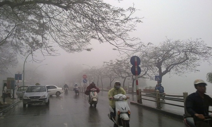 Không khí lạnh tăng cường, miền Trung mưa lớn, miền Bắc đón đợt rét