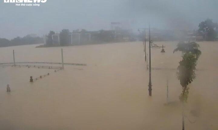 Tin tức giáo dục 24h: Mưa lũ diễn biến phức tạp, học sinh ở Huế tiếp tục phải nghỉ học