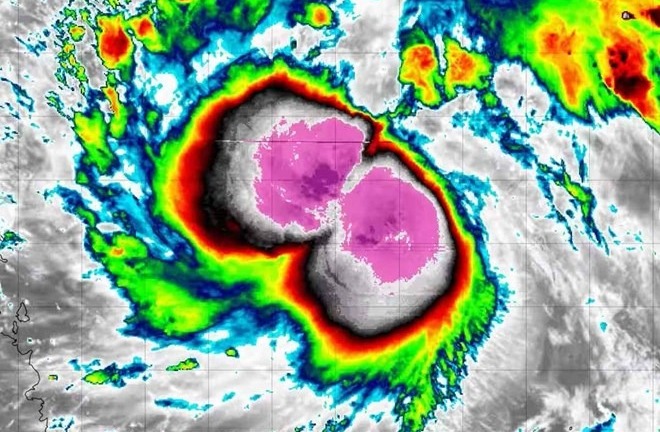 Tâm bão Kalmaegi đã bắt đầu 