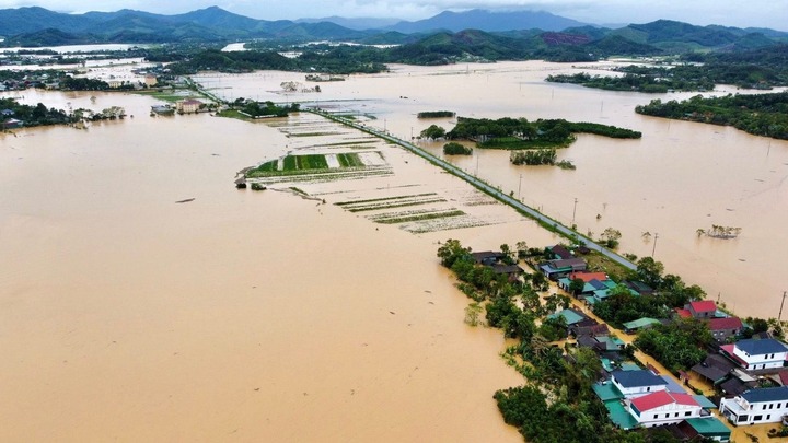 Tin lũ khẩn cấp trên sông Hương, sông Bồ