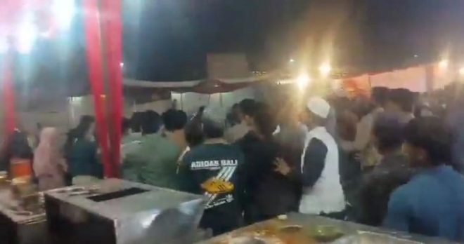 Clip: Gia đình cô dâu, chú rể ẩu đả dữ dội giữa đám cưới, cảnh sát phải vào cuộc