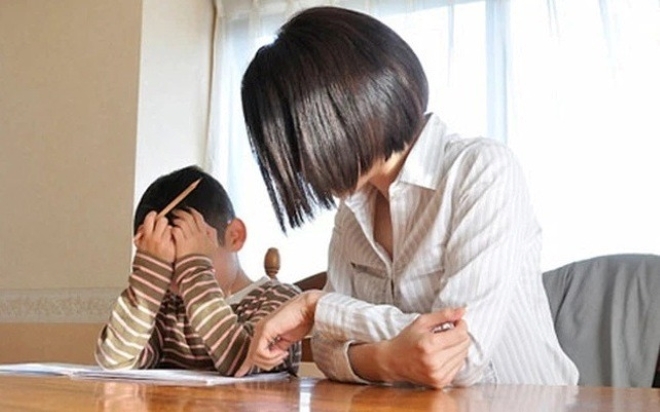 Cưỡng ép con học tập quá sức có thể bị phạt tới 10 triệu đồng