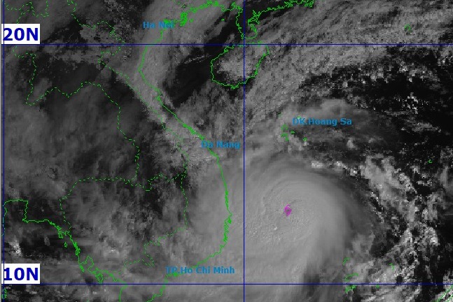 Bão số 13 mạnh lên cấp 15, giật cấp 17