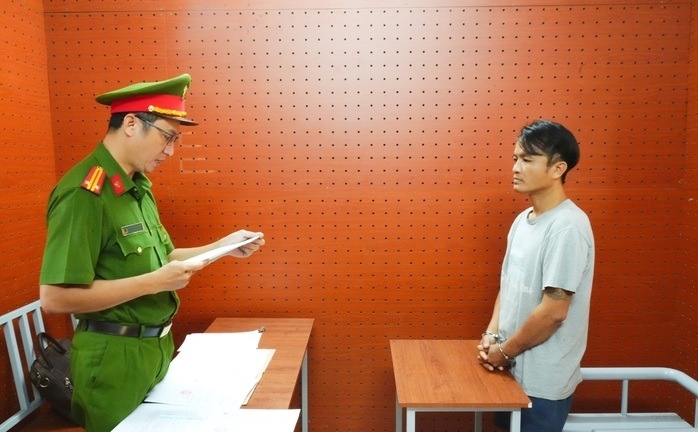 Khởi tố Châu Hoàng Hương - đối tượng chống đối không đo nồng độ cồn