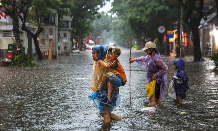 Nhiều tỉnh cho học sinh nghỉ học tránh bão Kalmaegi (bão số 13)