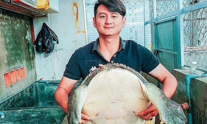 Anh nông dân nuôi 10.000 con vật 