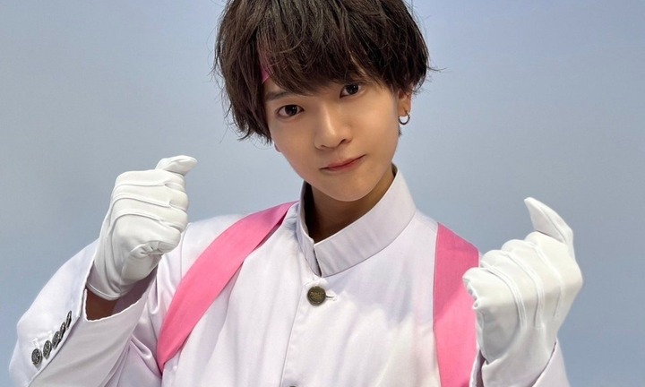 Bắt giữ nam ca sĩ 19 tuổi vì đột nhập nhà vệ sinh nữ