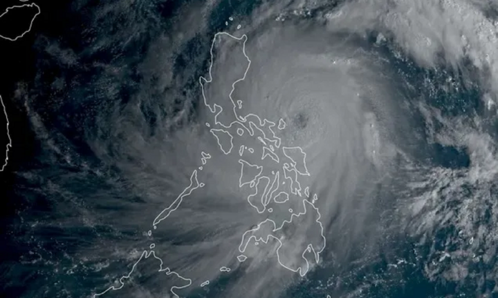 Bão Fung-wong mạnh lên thành siêu bão, Philippines cảnh báo đỏ