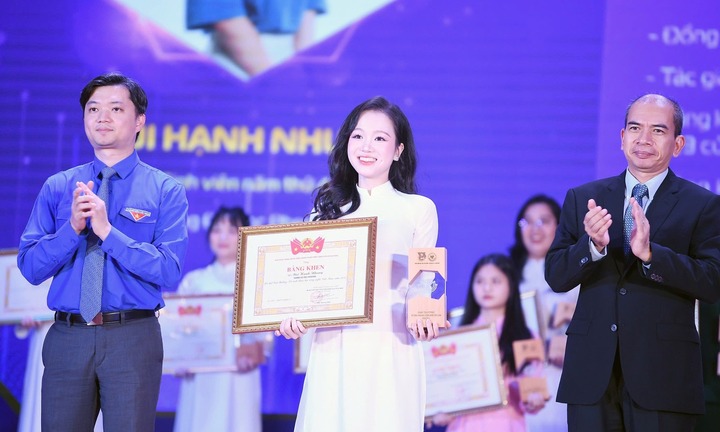 Chân dung nữ sinh Phenikaa 2 lần giật thủ khoa: 10 điểm bảo vệ đồ án, 4 bài báo quốc tế ISI