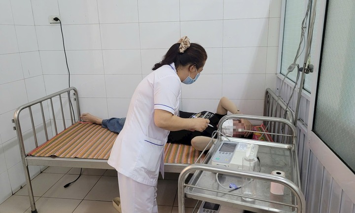 14 công nhân nhập viện sau bữa ăn trưa ở Huế, nghi ngộ độc thực phẩm