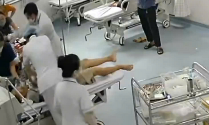 Tin tức đời sống 13/11: Đang sửa mái nhà, người đàn ông bị điện giật ngưng tim