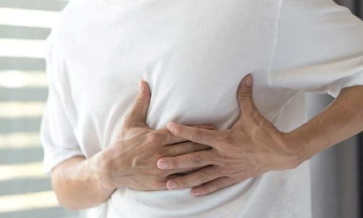 Sờ thấy khối u ngực, người đàn ông 61 tuổi bất ngờ phát hiện mắc ung thư vú