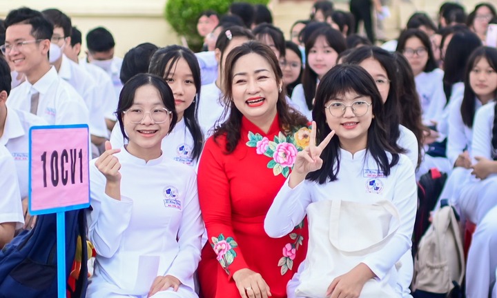 Tin tức giáo dục 24h: Sở GD&ĐT TP.HCM từ chối nhận hoa, tiếp khách dịp 20/11