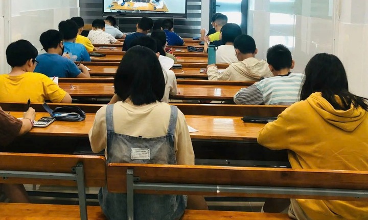 Mức phạt không đăng ký kinh doanh dạy thêm năm 2025