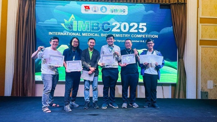 Tin tức giáo dục 24h: Sinh viên Y Việt Nam giành 4 huy chương tại cuộc thi Hóa sinh Y học quốc tế