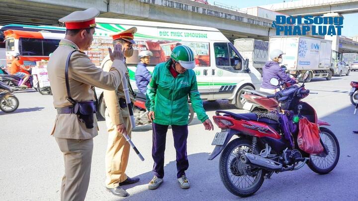 Tràn lan cảnh tài xế che biển số xe: Cần tăng nặng hình phạt