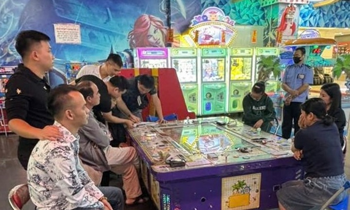 Đánh bạc bằng hình thức chơi game bắn cá, Bùi Thị Thu Hà cùng 3 người đàn ông bị bắt