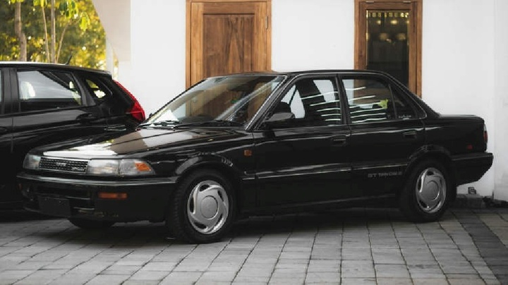 Người chồng dựng màn kịch bị cướp xe để trốn đi mua sắm cùng vợ