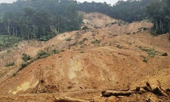 Sạt lở núi kinh hoàng ở Đà Nẵng