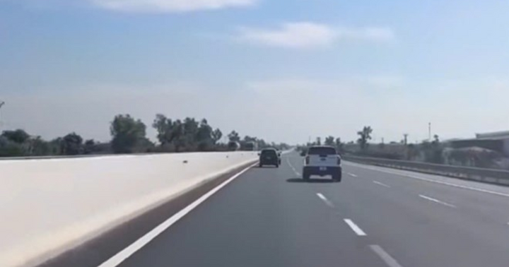 Xử phạt lái xe luồn lách trên cao tốc Hà Nội - Hải Phòng từ clip gửi Cục trưởng
