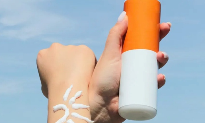 Tin tức đời sống 17/11: Thu hồi kem chống nắng kém chất lượng, trên nhãn ghi SPF 45+, kiểm nghiệm chỉ đạt 2