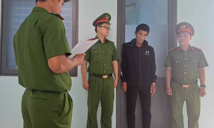 Tạm giam Sử Văn Đua