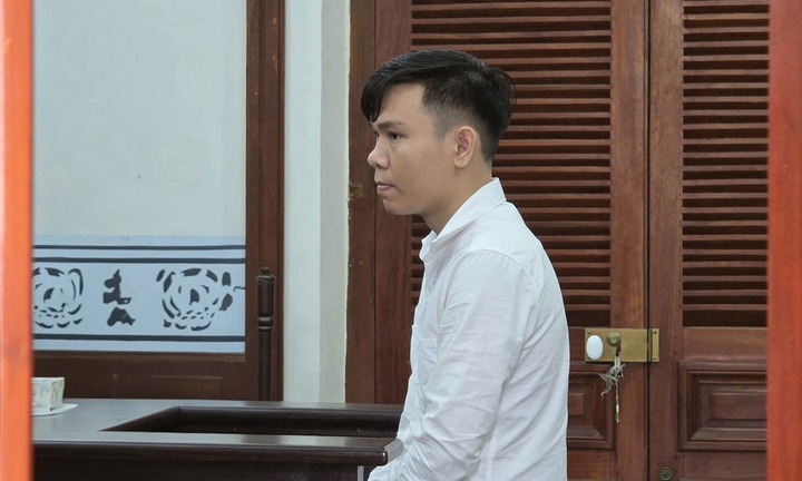 Đăng 53 clip để ép bạn gái 