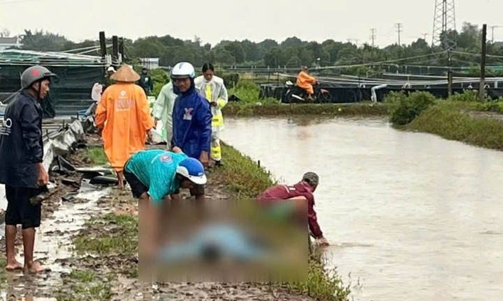 Hiện trường thương tâm vụ 2 người đàn ông bị sét đánh tử vong tại đầm tôm ở Cà Mau